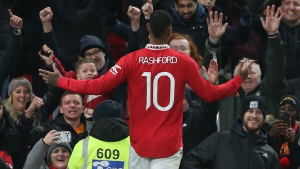 Manchester United avanza a cuartos en la Copa de la Liga