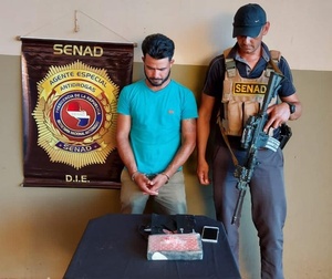Agentes de la Senad detienen a un joven con un paquete de cocaína - Radio Imperio