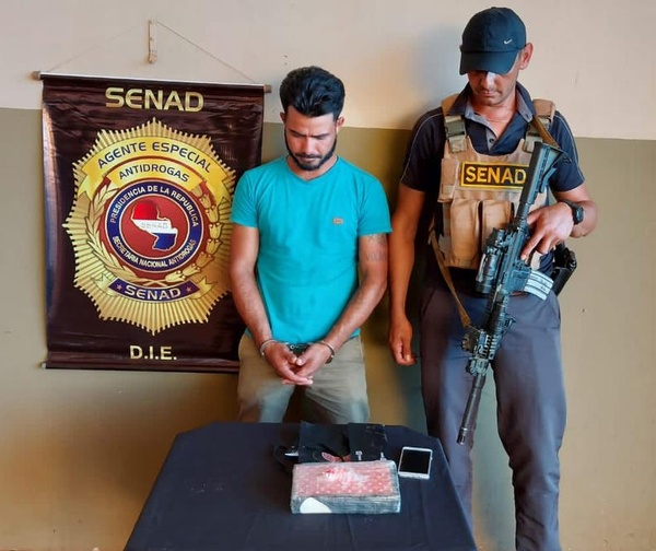 Agentes de la Senad detienen a un joven con un paquete de cocaína - Radio Imperio