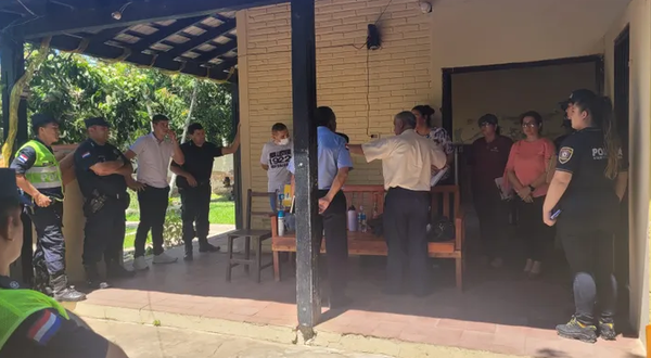 Ocho policías detenidos por quebrantamiento de depósito - Noticiero Paraguay