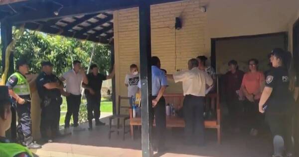 La Nación / Detienen a 8 policías por presunta venta irregular de objetos incautados