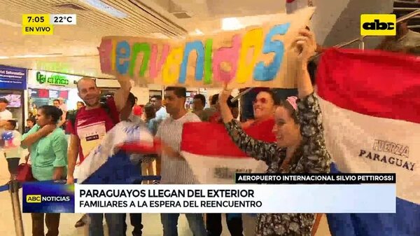 Paraguayos llegan del exterior - ABC Noticias - ABC Color