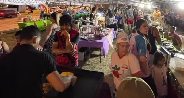 Emprendedores participaron de Feria Navideña en la Costanera de Asunción