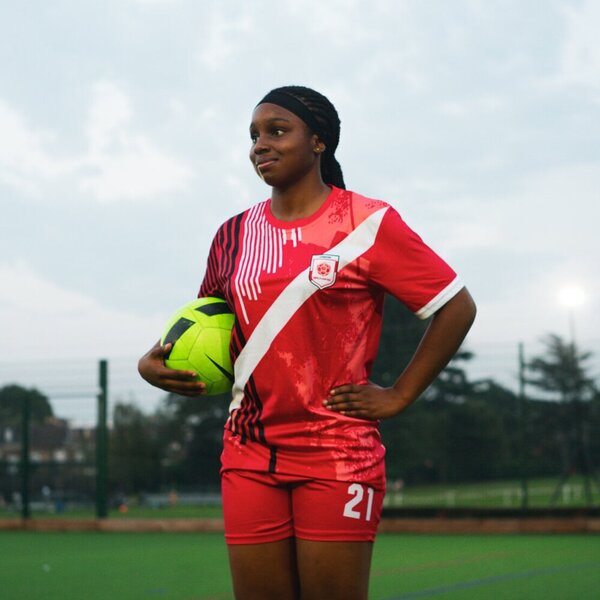Fútbol con toque femenino - El Independiente