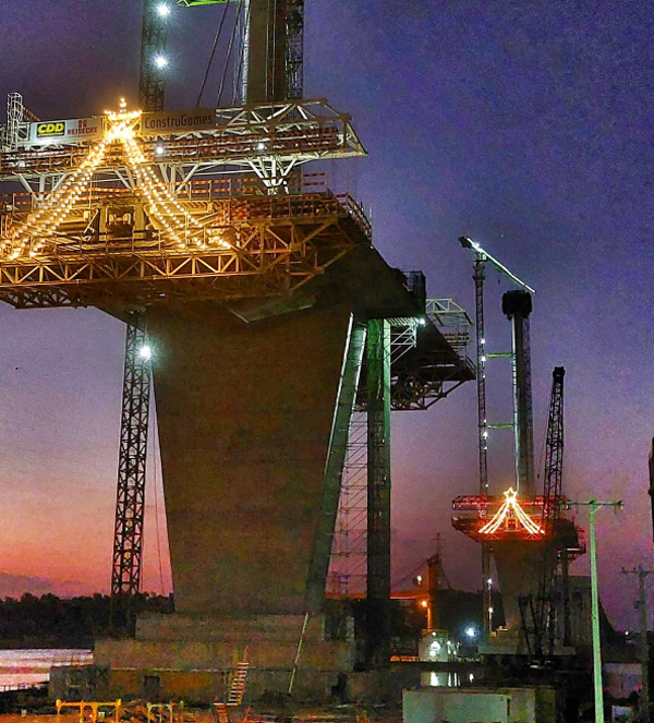 Adornos navideños del Puente Héroes del Chaco se pueden observar desde la Costanera de Asunción - .::Agencia IP::.