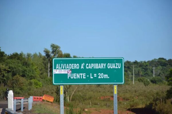 Políticos ensucian hasta carteles indicadores de la ruta Py 18 en San Juan Nepomuceno - Política - ABC Color