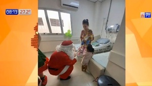 Papá Noel sorprende con regalos a niños del Hospital Acosta Ñu - Noticias Paraguay