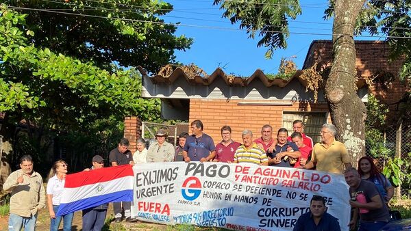 Funcionarios de Copaco protestan por falta de salarios y aguinaldos
