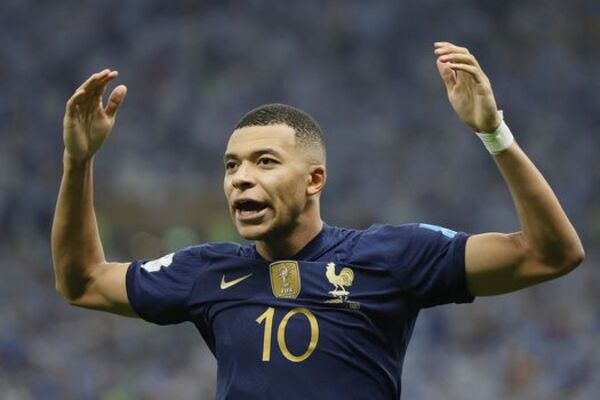 Si filtra video de Mbappé “caliente” en el entretiempo de mundial Qatar