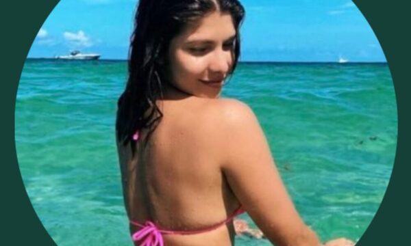 Cuerona denunció que degenerado la vigila mientras está en la piscina