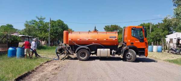 Continúan con la distribución agua potable en Villa Hayes