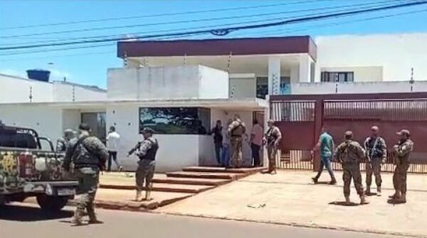 Un Policía muere tras persecución y balacera con asaltantes