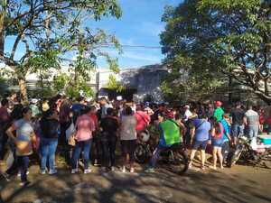 Exigen entrega de viveres y bonos a la Entidad Binacional Yacyretá