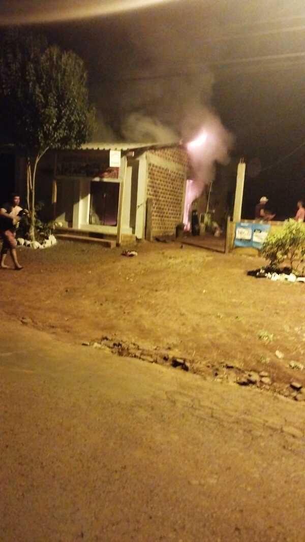Discutió con su pareja e incendió su vivienda