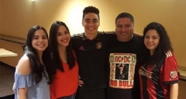 Muestra su lado más humano: Miguel Almirón habla de sus padres
