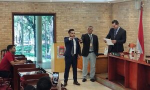 Óscar González asume como presidente de la Junta Municipal de CDE