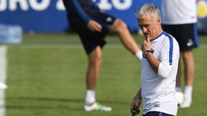 Federación Francesa se reunirá a partir de la semana que viene con Deschamps para definir su futuro