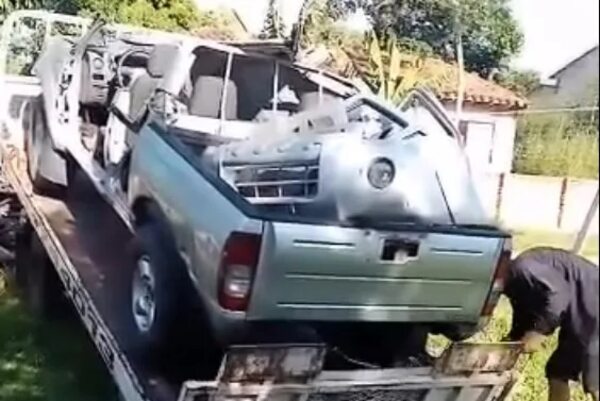 Video: así quedó la camioneta que tenía resguardo en la comisaría de Limpio - Nacionales - ABC Color