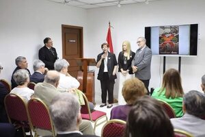 Presentan el libro “Periodismo y cultura bajo represión stronista” - Literatura - ABC Color