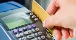 La Nación / Sugieren uso de tarjetas de débito para realizar compras a fin de evitar demoras en cajeros