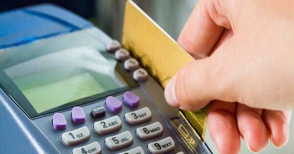 La Nación / Sugieren uso de tarjetas de débito para realizar compras a fin de evitar demoras en cajeros