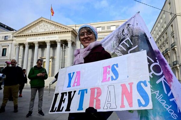 El pleno de Diputados de España aprobó la "Ley Trans" y ahora pasará al Senado