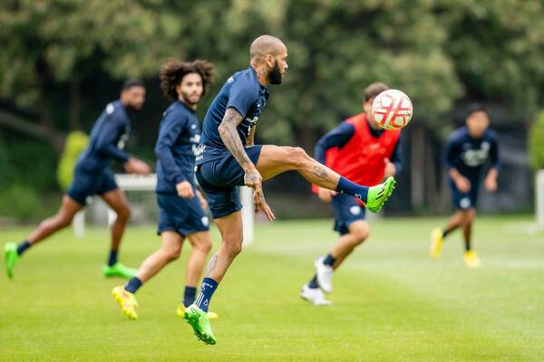 Dani Alves en el interés de un equipo paraguayo ¿Humo o realidad?