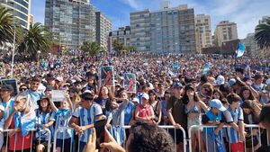 Tremendo recibimiento para Dibu Martínez