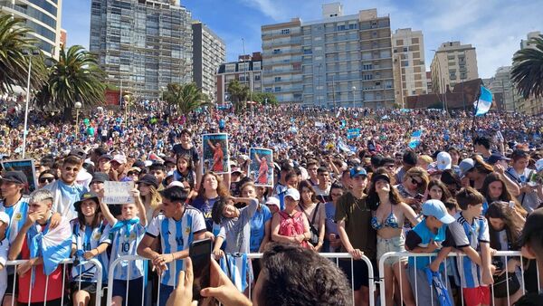 Tremendo recibimiento para Dibu Martínez