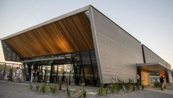 Inauguran nuevo aeropuerto internacional en Carmelo, Uruguay