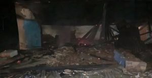 Un hombre presuntamente incineró la vivienda de su madre en Yaguarón - Noticiero Paraguay
