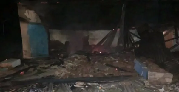 Un hombre presuntamente incineró la vivienda de su madre en Yaguarón - Noticiero Paraguay