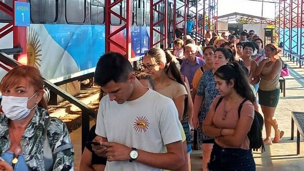 Masiva llegada de paraguayos para las fiestas por Encarnación-Posadas