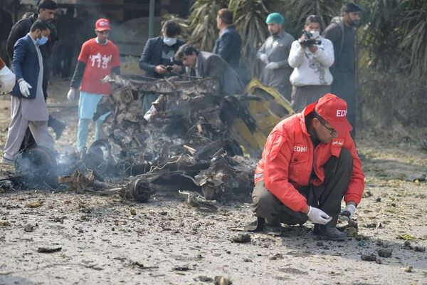 Talibanes paquistaníes reivindican ataque suicida en Islamabad - Mundo - ABC Color