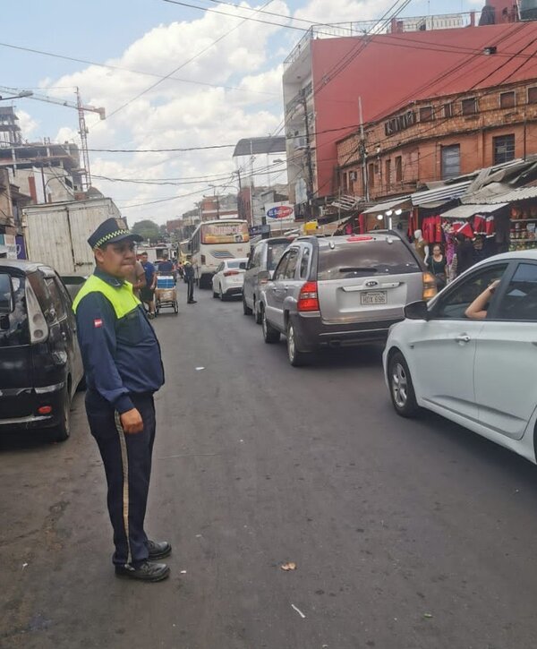 Intenso movimiento vehicular por las fiestas | 1000 Noticias