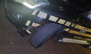 Borracho huyó de control y chocó móvil de la Patrulla Caminera