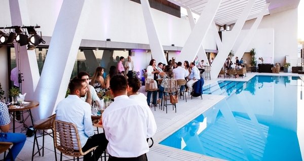 Dazzler y Esplendor ofrecieron un cocktail como cierre de año