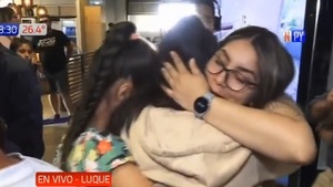 Emotivos reencuentros en el Aeropuerto Silvio Pettirossi - Noticias Paraguay