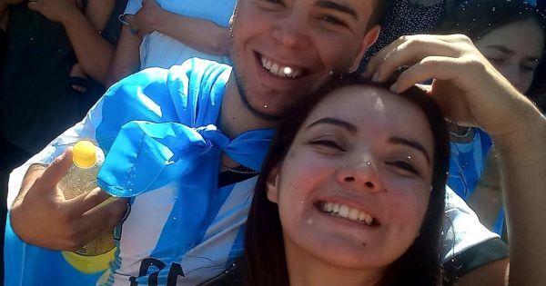 Volvía de celebrar el triunfo de Argentina y su ex la mató a puñaladas delante de su hijo