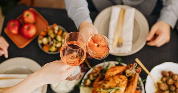 La Nación / Nutricionista aconseja comer con moderación en estas fiestas