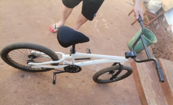 Menor en bicicleta ocasionó accidente que dejó dos heridos