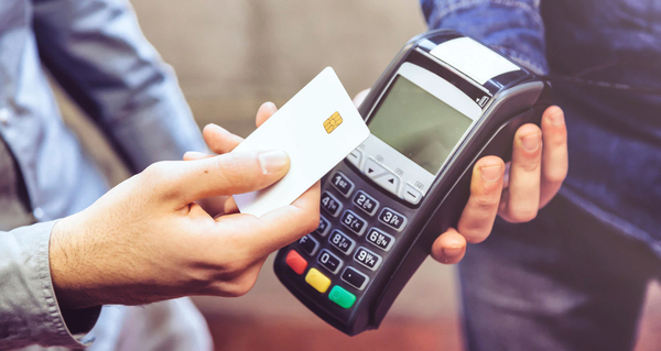 ENIF recomienda el pago y compra con tarjetas de débito para evitar aglomeración en cajeros automáticos - Revista PLUS