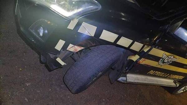 Ka'ure atropelló barrera de la Caminera y fue a chocar por una patrullera