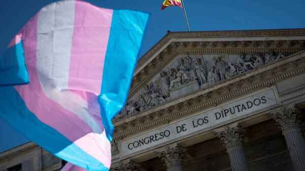 ESPAÑA: Aprueban "ley trans" que autoriza cambio de sexo 2 veces al año y sin autorización de los padres desde los 12 años - Informatepy.com