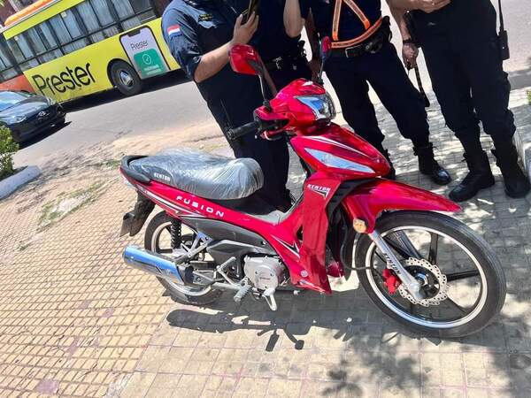 Detienen a mujer que utilizaba cédulas robadas para hacer préstamos y comprar cosas - Megacadena — Últimas Noticias de Paraguay