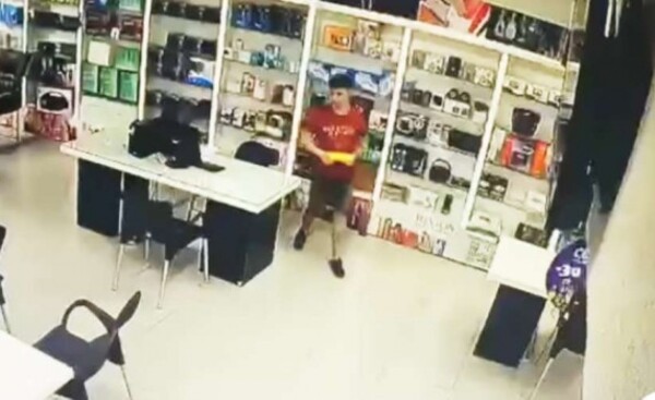 Imputan a supuesto empleado infiel por hurto de celular