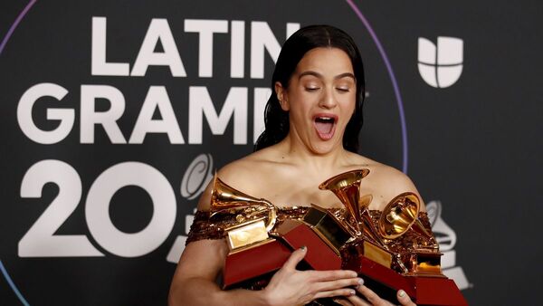 Organizadores de los Latin Grammy evalúan celebrarlos fuera de EEUU