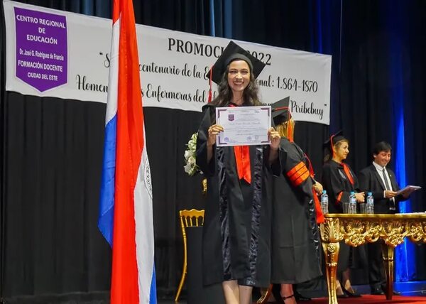 Vendedora de remedios yuyos se gradúa de docente - ABC en el Este - ABC Color