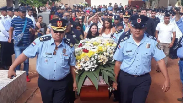 El último adiós al policía asesinado en enfrentamiento en Pedro Juan - Noticiero Paraguay