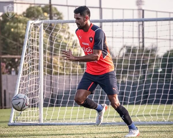 Sigue en el barrio: Carlos Rolón jugará en Nacional - Nacional - ABC Color